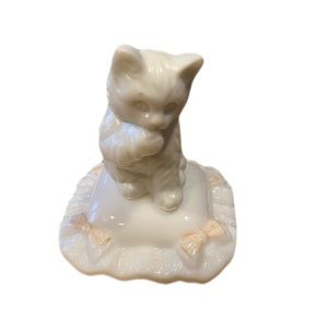 Vintage 70s Avon cat on pillow collectors perfume bottle